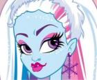Abbey Bominable, κόρη του Yeti του είναι 16 ετών και είναι μια ανταλλαγή φοιτητών στην Monster High